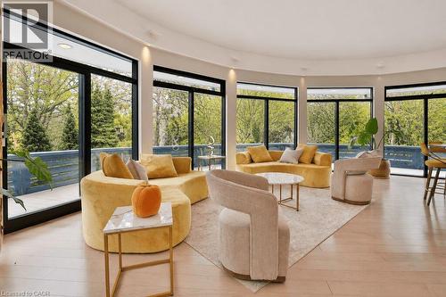1352 Nocturne Court, Mississauga, ON - Indoor Photo Showing Living Room