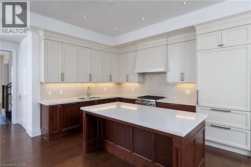 257 Hanover Street, Oakville, ON - Indoor Photo Showing Kitchen With Double Sink With Upgraded Kitchen