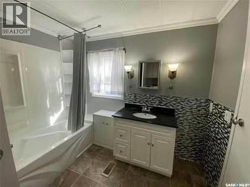 68 Spencer Drive, Kindersley, SK 