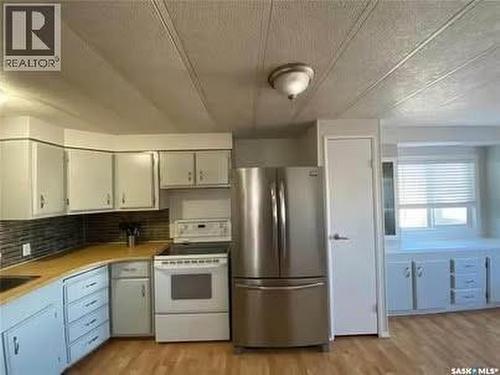 68 Spencer Drive, Kindersley, SK 