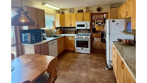 6532 Wasa Lake Park Drive, Wasa, BC - Indoor Photo Showing Kitchen
