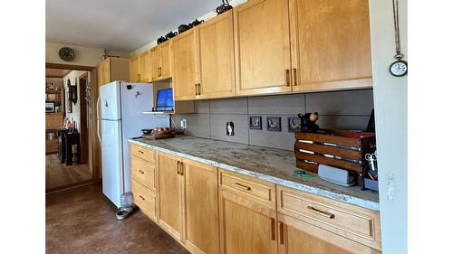 6532 Wasa Lake Park Drive, Wasa, BC - Indoor Photo Showing Kitchen