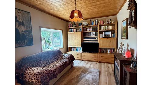 6532 Wasa Lake Park Drive, Wasa, BC - Indoor