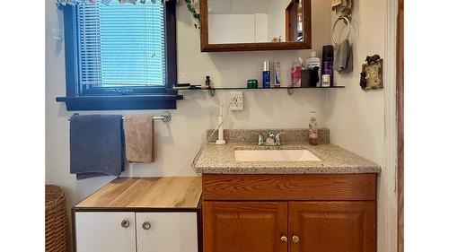 6532 Wasa Lake Park Drive, Wasa, BC - Indoor Photo Showing Bathroom