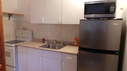 6532 Wasa Lake Park Drive, Wasa, BC - Indoor Photo Showing Kitchen