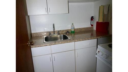 6532 Wasa Lake Park Drive, Wasa, BC - Indoor Photo Showing Kitchen