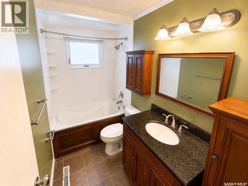 1410 4Th Avenue N, Regina, SK - Indoor Photo Showing Bathroom