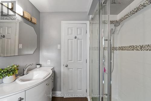 1440 Leda Avenue, Mississauga, ON - Indoor Photo Showing Bathroom