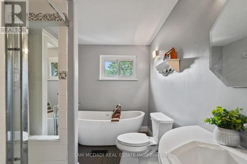 1440 Leda Avenue, Mississauga, ON - Indoor Photo Showing Bathroom
