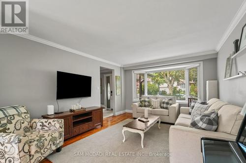 1440 Leda Avenue, Mississauga, ON - Indoor Photo Showing Living Room