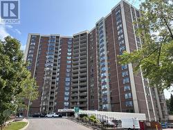 416 - 15 VICORA LINKWAY Toronto, ON M3C 1A7