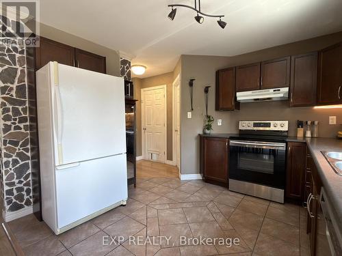 608 Highview Drive, St. Thomas, ON - Indoor Photo Showing Kitchen