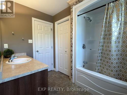 608 Highview Drive, St. Thomas, ON - Indoor Photo Showing Bathroom