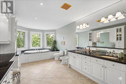 1726 The Pines, Mississauga, ON - Indoor Photo Showing Bathroom