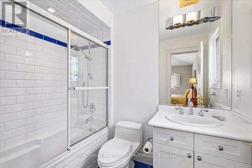 1726 The Pines, Mississauga, ON - Indoor Photo Showing Bathroom