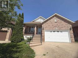 35 DIAMOND COURT  Hamilton, ON L9C 7V5