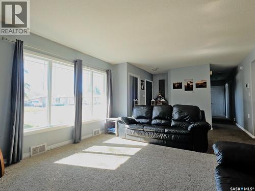 1002 King Street, Rosetown, SK - Indoor Photo Showing Living Room