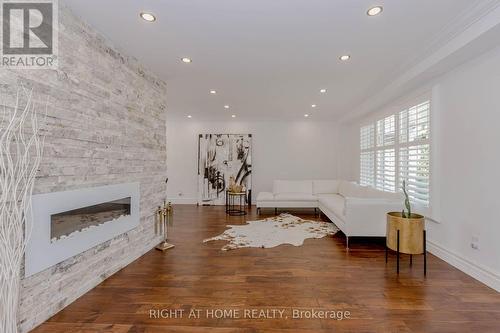 1073 Mesa Crescent, Mississauga, ON - Indoor Photo Showing Living Room With Fireplace