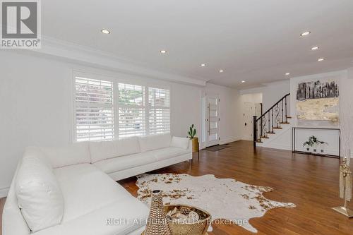 1073 Mesa Crescent, Mississauga, ON - Indoor Photo Showing Living Room