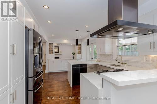 1073 Mesa Crescent, Mississauga, ON - Indoor Photo Showing Kitchen With Upgraded Kitchen