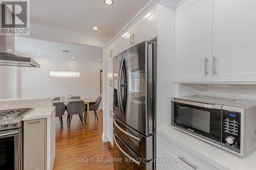 1073 Mesa Crescent, Mississauga, ON - Indoor Photo Showing Kitchen
