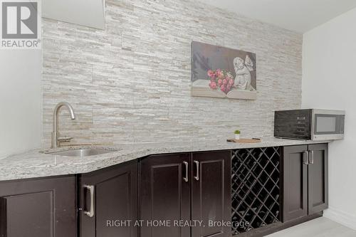 1073 Mesa Crescent, Mississauga, ON - Indoor Photo Showing Kitchen