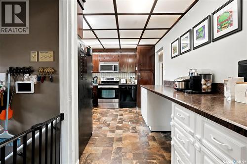 144 Orchard Crescent, Regina, SK - Indoor Photo Showing Kitchen