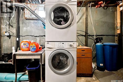 144 Orchard Crescent, Regina, SK - Indoor Photo Showing Laundry Room