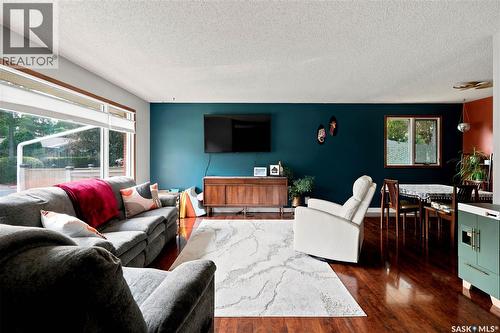 144 Orchard Crescent, Regina, SK - Indoor Photo Showing Living Room