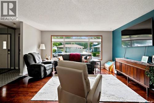 144 Orchard Crescent, Regina, SK - Indoor Photo Showing Living Room