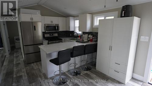 14 Sunset, Port Colborne (Sherkston), ON - Indoor Photo Showing Kitchen