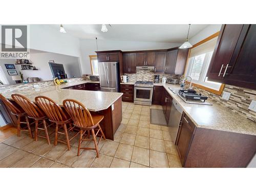 910 5Th Ave Avenue, Invermere, BC - Indoor Photo Showing Kitchen With Upgraded Kitchen