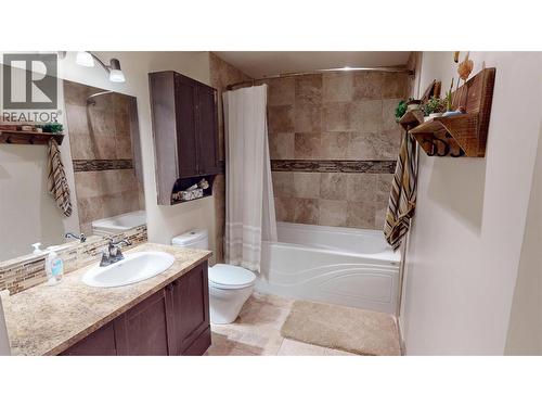 910 5Th Ave Avenue, Invermere, BC - Indoor Photo Showing Bathroom