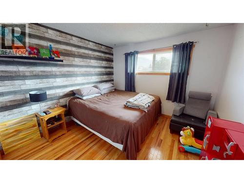 910 5Th Ave Avenue, Invermere, BC - Indoor Photo Showing Bedroom