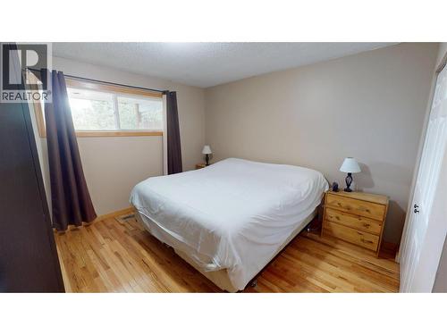910 5Th Ave Avenue, Invermere, BC - Indoor Photo Showing Bedroom