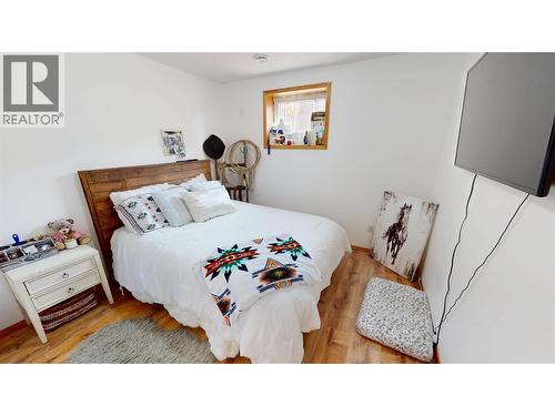 910 5Th Ave Avenue, Invermere, BC - Indoor Photo Showing Bedroom