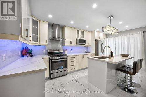 93 Scepter Place, Whitby, ON - Indoor Photo Showing Kitchen With Upgraded Kitchen