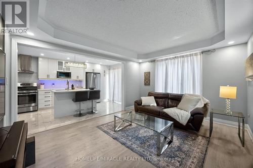 93 Scepter Place, Whitby, ON - Indoor Photo Showing Living Room