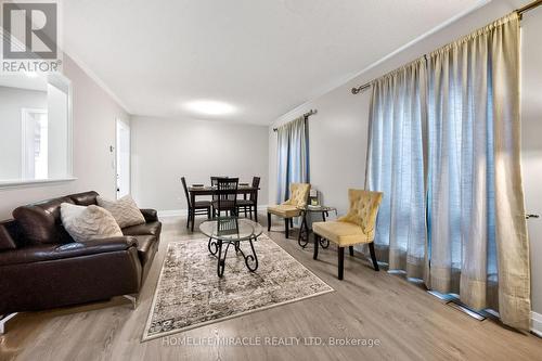 93 Scepter Place, Whitby, ON - Indoor Photo Showing Living Room