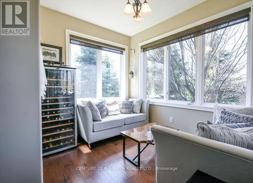 2 Roy Hickling Drive, Springwater, ON - Indoor Photo Showing Living Room