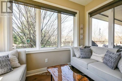 2 Roy Hickling Drive, Springwater, ON - Indoor Photo Showing Living Room