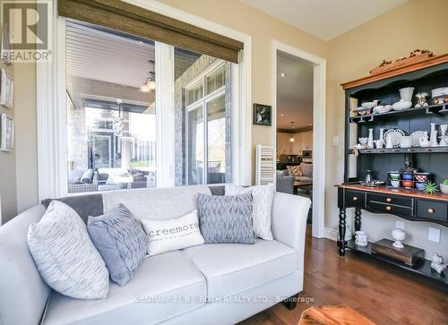 2 Roy Hickling Drive, Springwater, ON - Indoor Photo Showing Living Room