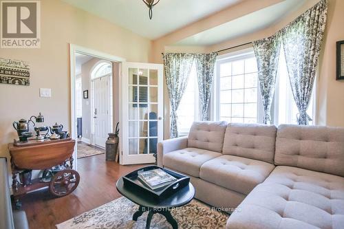 2 Roy Hickling Drive, Springwater, ON - Indoor Photo Showing Living Room