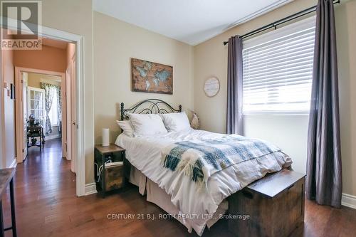 2 Roy Hickling Drive, Springwater, ON - Indoor Photo Showing Bedroom