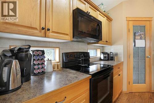 372 Lake Stafford Drive E, Brooks, AB - Indoor Photo Showing Kitchen