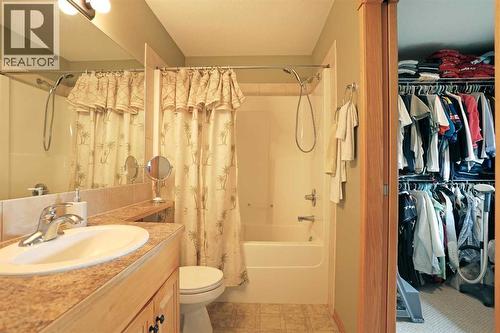 372 Lake Stafford Drive E, Brooks, AB - Indoor Photo Showing Bathroom