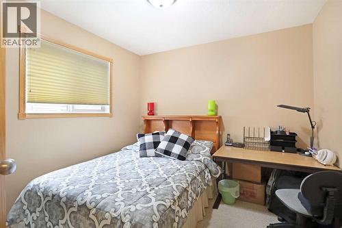 372 Lake Stafford Drive E, Brooks, AB - Indoor Photo Showing Bedroom