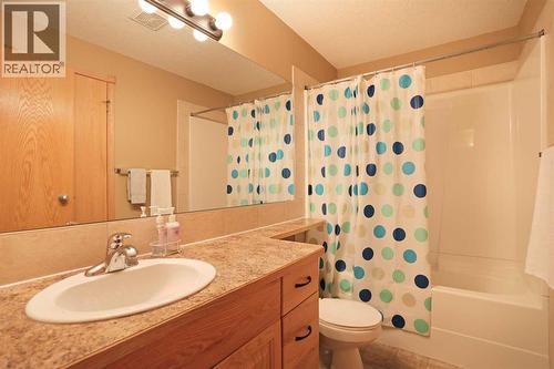 372 Lake Stafford Drive E, Brooks, AB - Indoor Photo Showing Bathroom