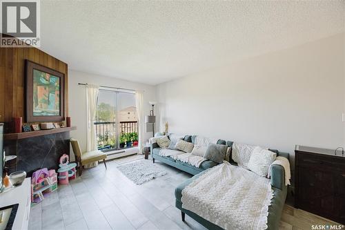 306 802A Kingsmere Boulevard, Saskatoon, SK - Indoor Photo Showing Living Room