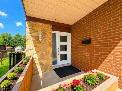 Entrée extérieure - 259 5E Avenue, Pincourt, QC - Outdoor With Exterior
